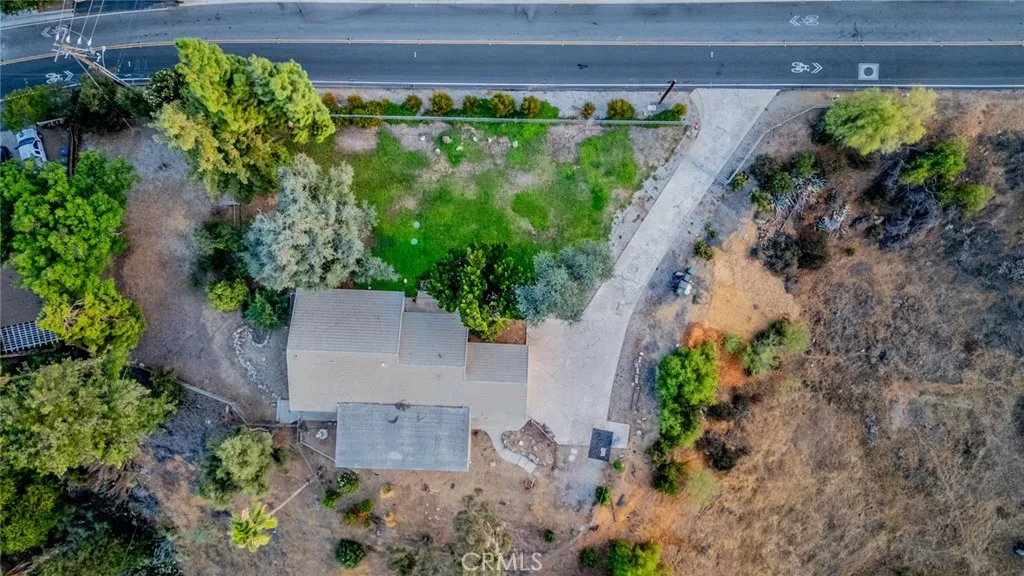 1037 W Sunset Drive, Redlands, California 92373 home-pic-49