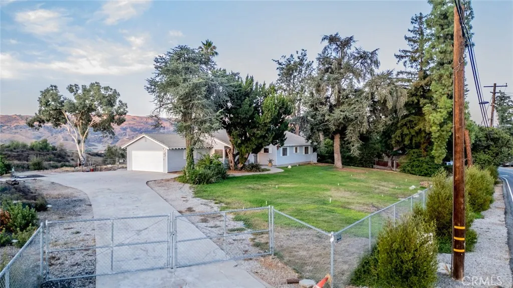 1037 W Sunset Drive, Redlands, California 92373 home-pic-51