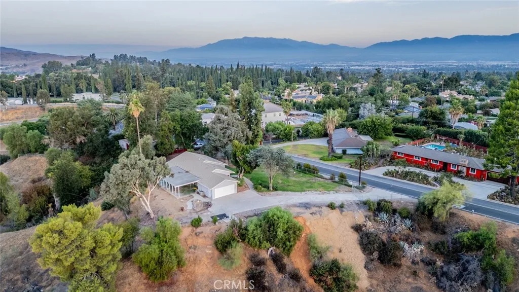 1037 W Sunset Drive, Redlands, California 92373 home-pic-44