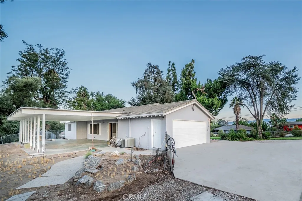 1037 W Sunset Drive, Redlands, California 92373 home-pic-4