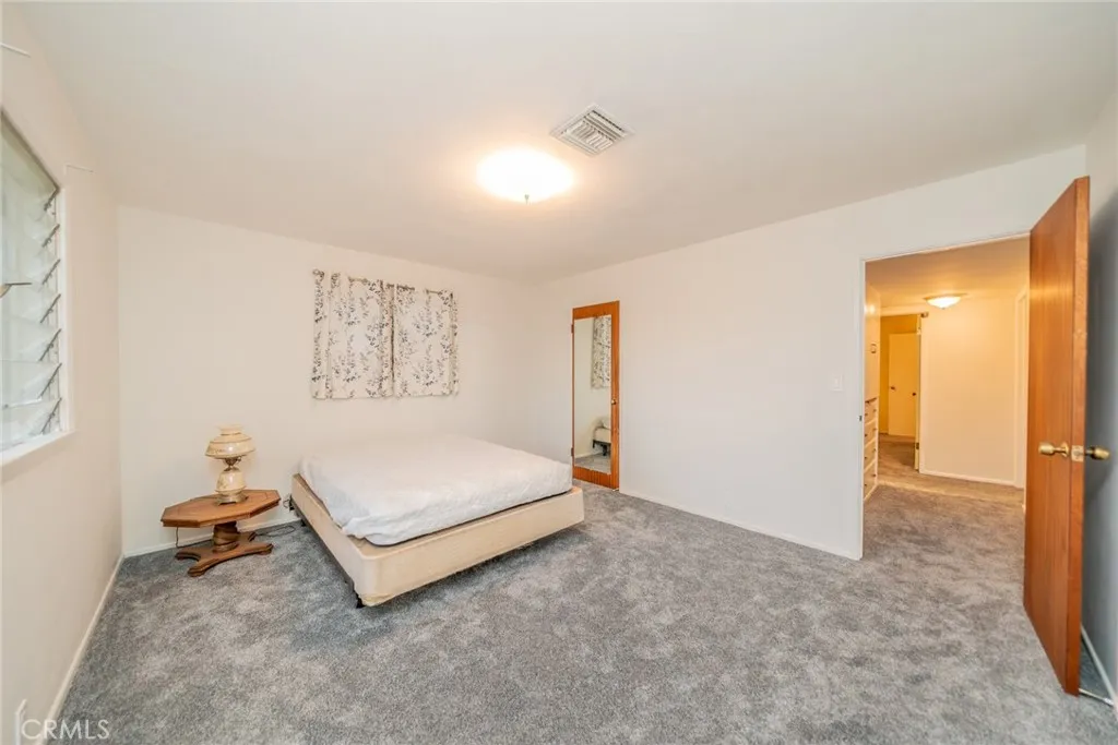 1037 W Sunset Drive, Redlands, California 92373 home-pic-19
