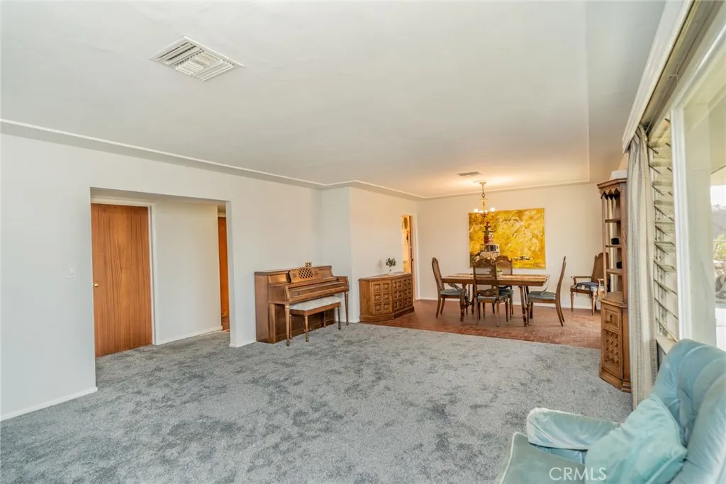 1037 W Sunset Drive, Redlands, California 92373 home-pic-33