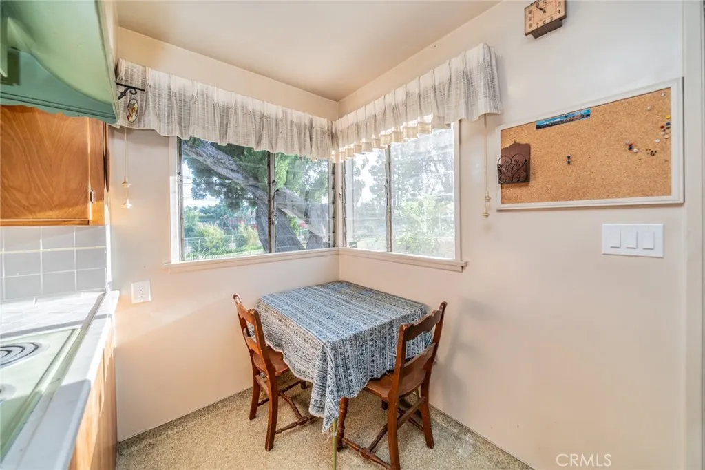 1037 W Sunset Drive, Redlands, California 92373 home-pic-38