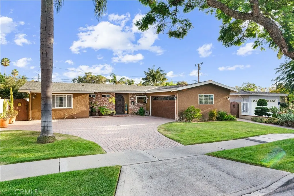 1646 E 15th Street, Santa Ana, California 92701, 4 Bedrooms Bedrooms, ,2 BathroomsBathrooms,Residential,For Sale,15th,PW25190622