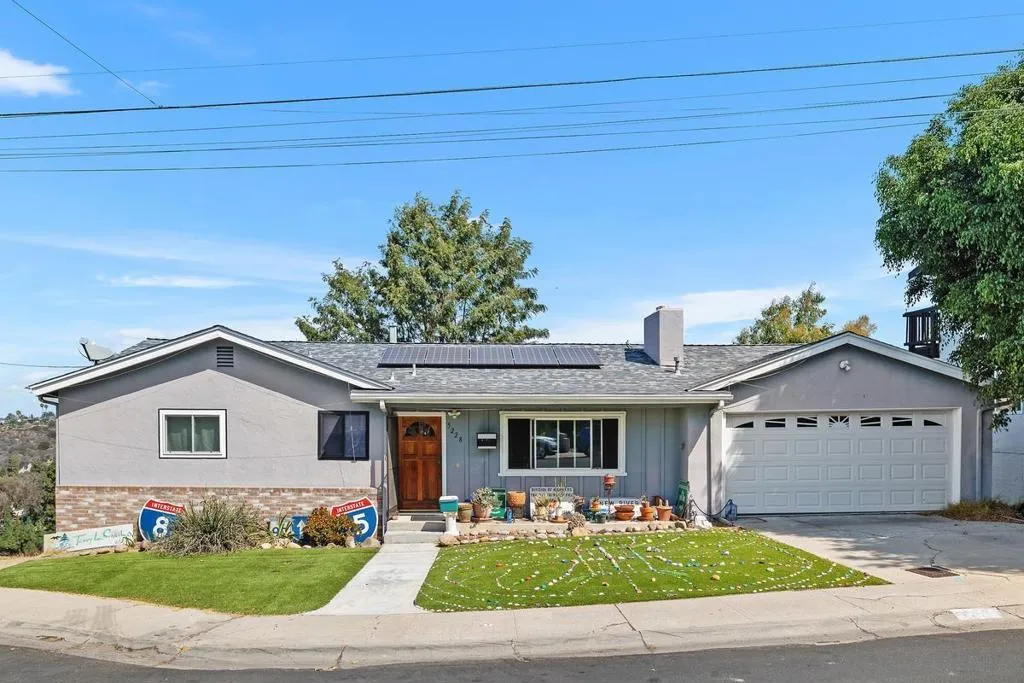 5228 Augustana Pl, San Diego, California 92115 home-pic-1