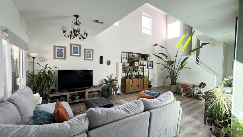 9300 Burnet Ave 111, North Hills, California 91343