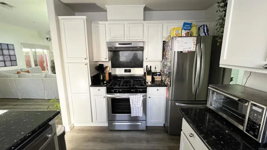 9300 Burnet Ave 111, North Hills, California 91343