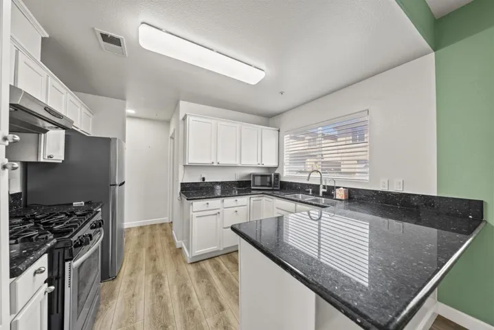 9300 Burnet Ave 111, North Hills, California 91343
