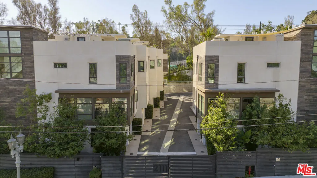 2111 N Cahuenga Boulevard 14, Los Angeles, California 90068 home-pic-2
