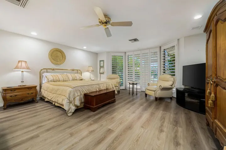 44-web-or-mls-CMStanford_OPMG_0825_044