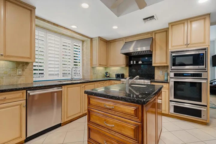 28-web-or-mls-CMStanford_OPMG_0825_028