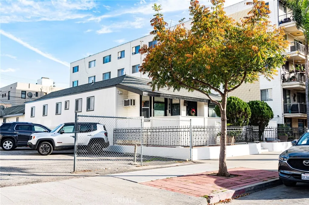 240 Linden Avenue A2, Long Beach, California 90802, ,1 BathroomBathrooms,Residential Lease,For Rent,Linden,OC25191480