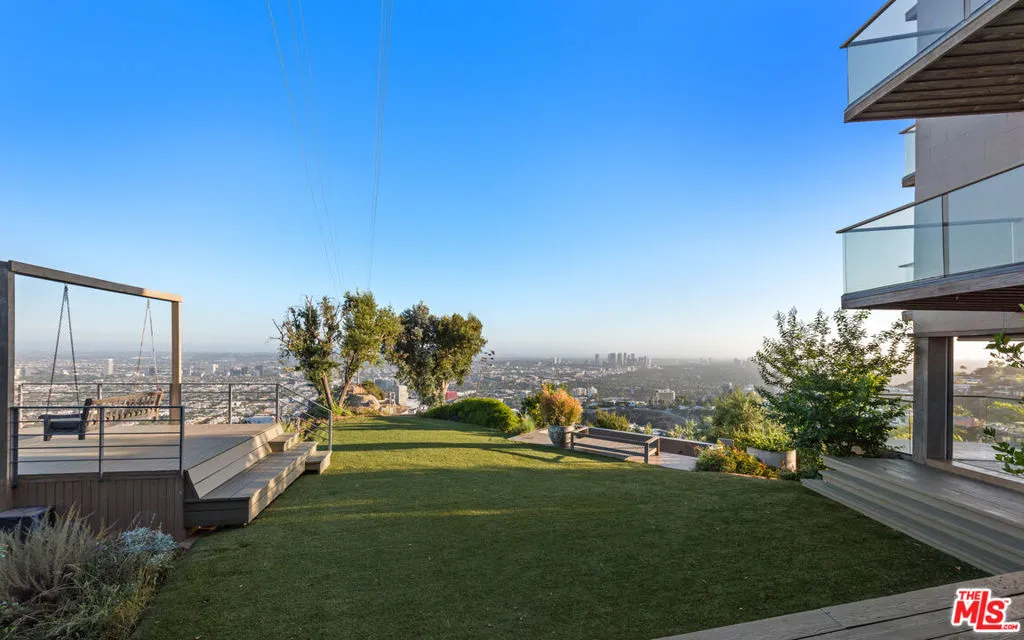 1600 Viewmont Drive, Los Angeles, California 90069 home-pic-21