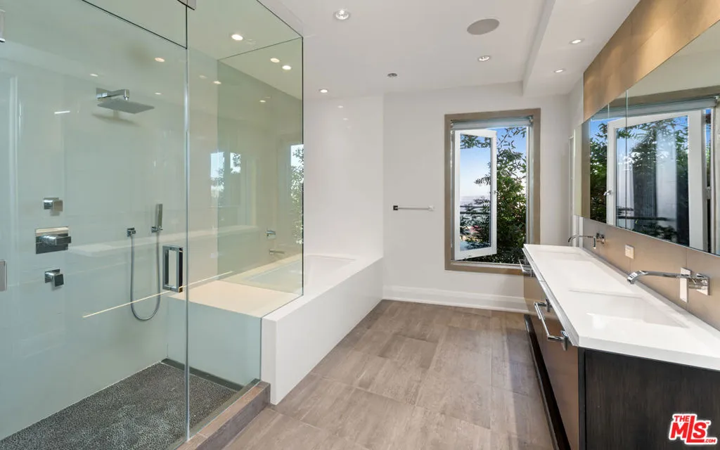 1600 Viewmont Drive, Los Angeles, California 90069 home-pic-10