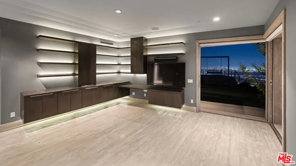 1600 Viewmont Drive, Los Angeles, California 90069 home-pic-14