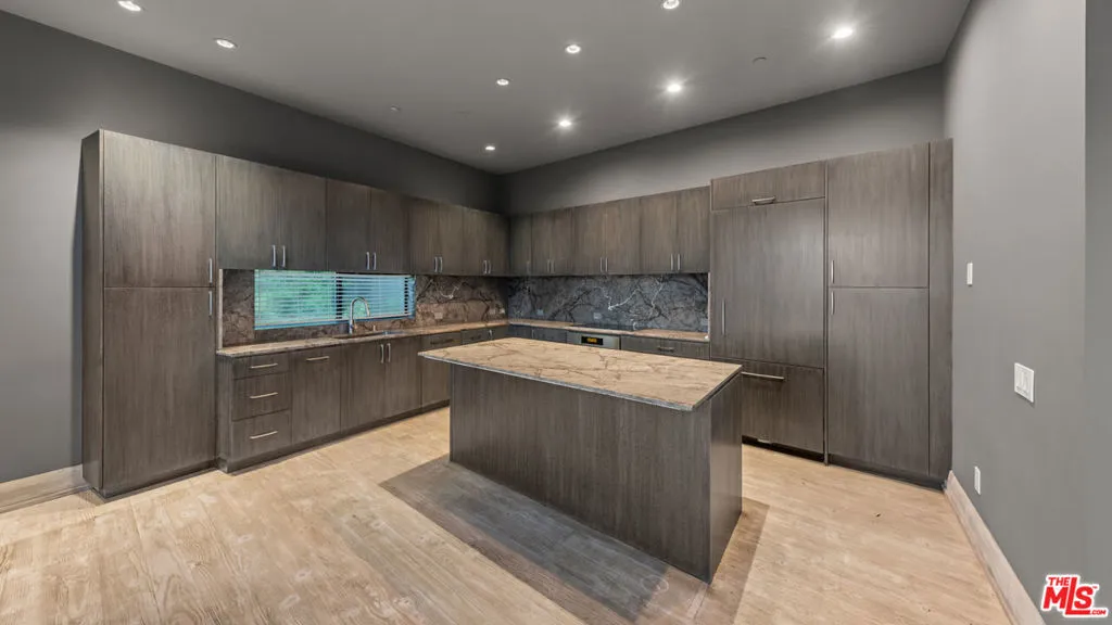 1600 Viewmont Drive, Los Angeles, California 90069 home-pic-7