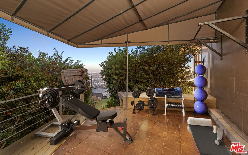 1600 Viewmont Drive, Los Angeles, California 90069 home-pic-16
