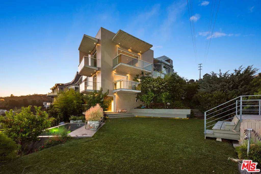 1600 Viewmont Drive, Los Angeles, California 90069 home-pic-1