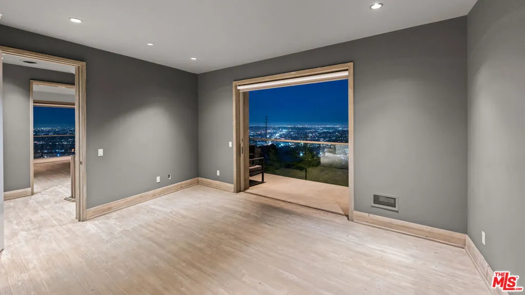 1600 Viewmont Drive, Los Angeles, California 90069 home-pic-15