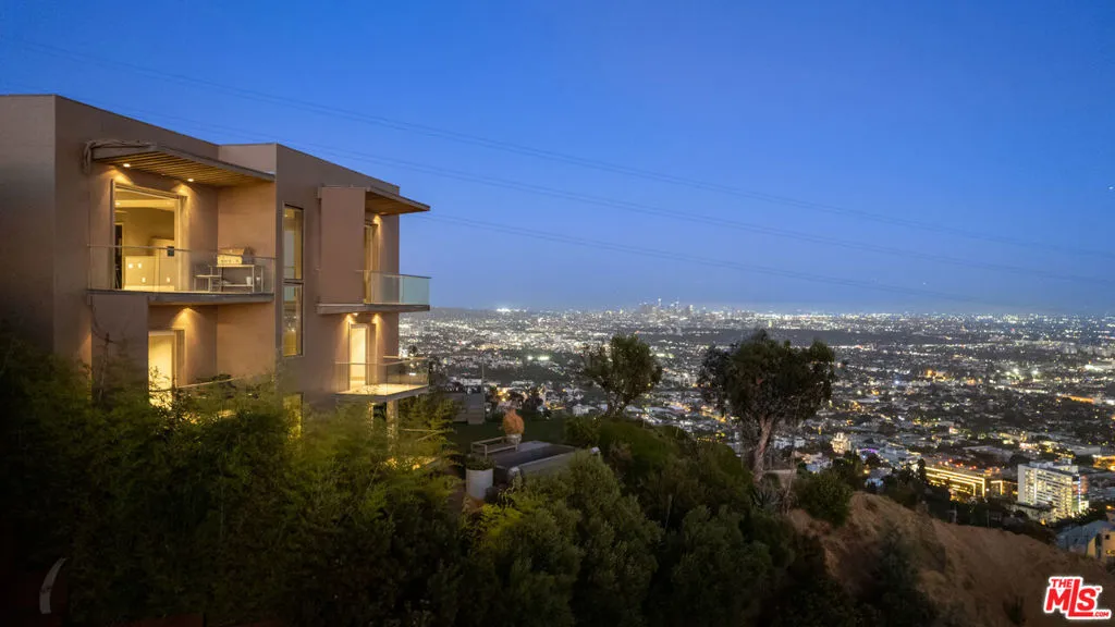 1600 Viewmont Drive, Los Angeles, California 90069 home-pic-0