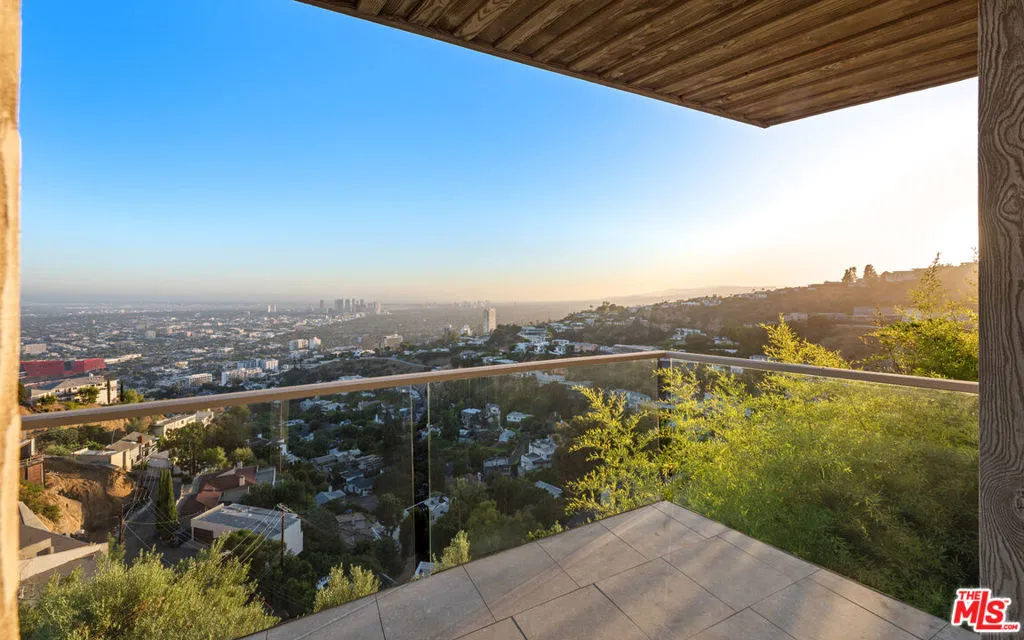 1600 Viewmont Drive, Los Angeles, California 90069 home-pic-11