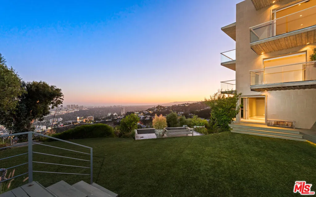 1600 Viewmont Drive, Los Angeles, California 90069 home-pic-18