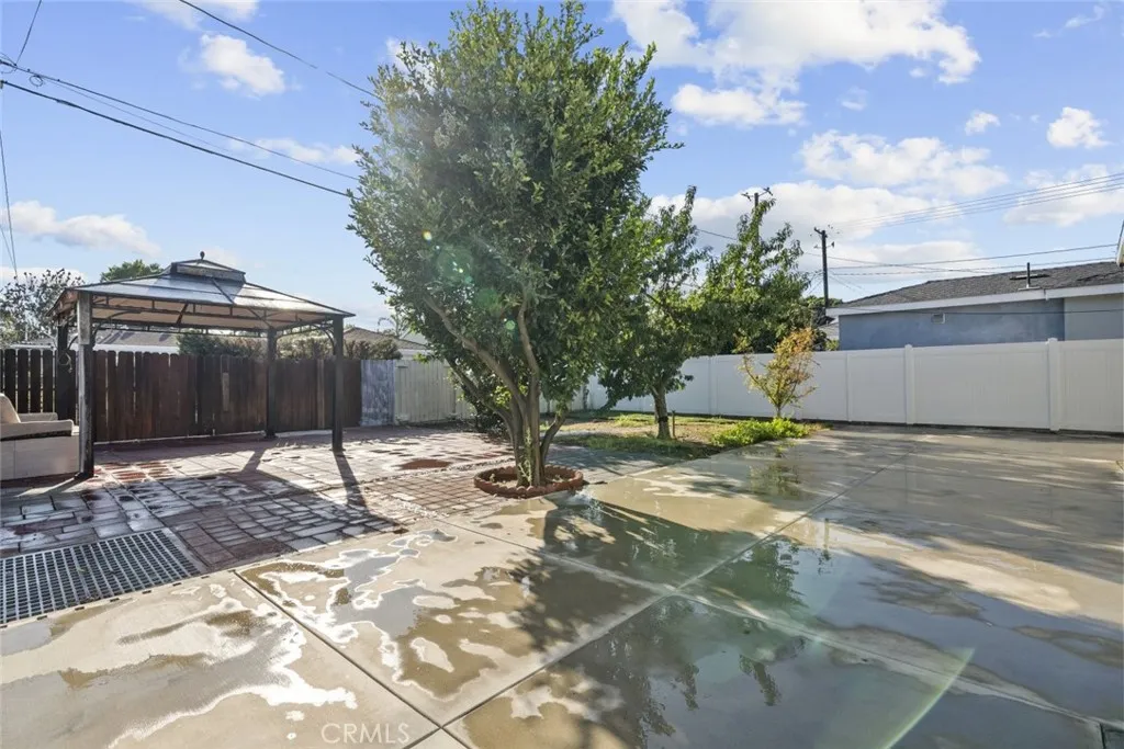 325 N Glenwood Place, Burbank, California 91506 home-pic-40