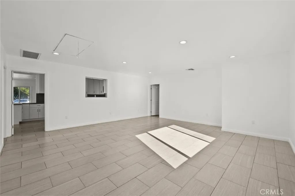 325 N Glenwood Place, Burbank, California 91506 home-pic-34