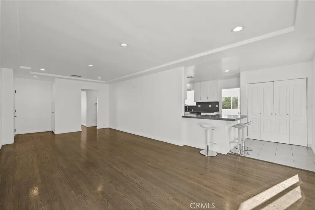 325 N Glenwood Place, Burbank, California 91506 home-pic-28
