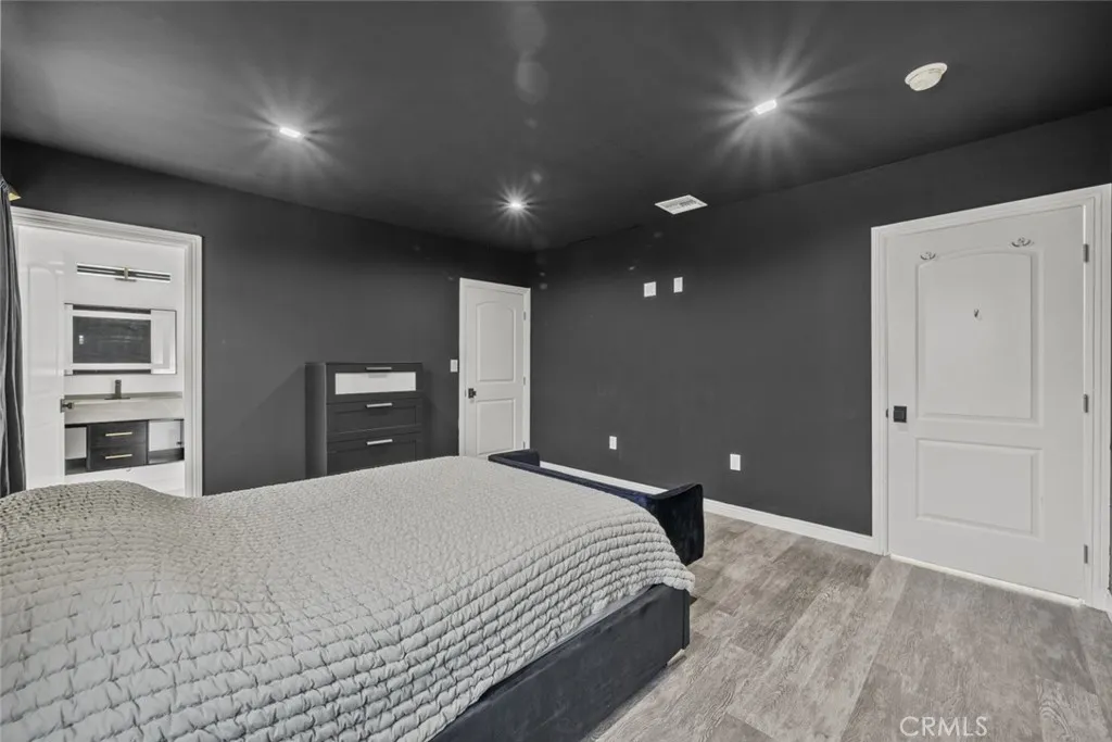 325 N Glenwood Place, Burbank, California 91506 home-pic-17