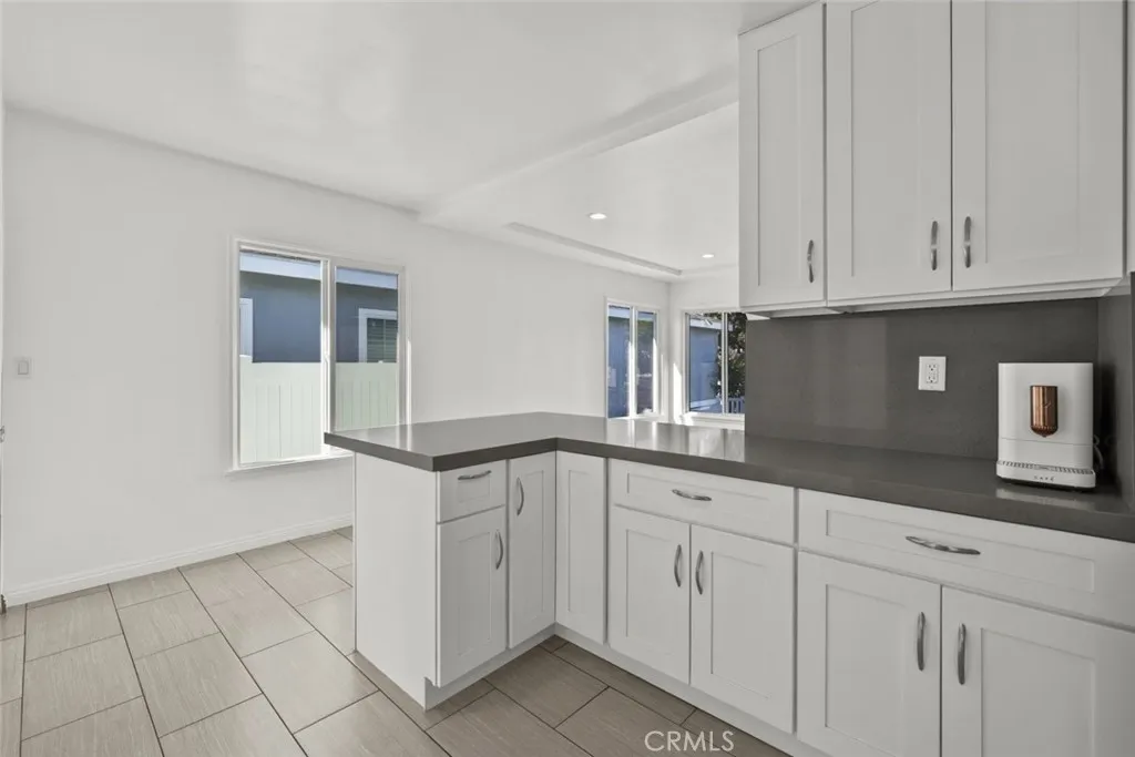 325 N Glenwood Place, Burbank, California 91506 home-pic-23