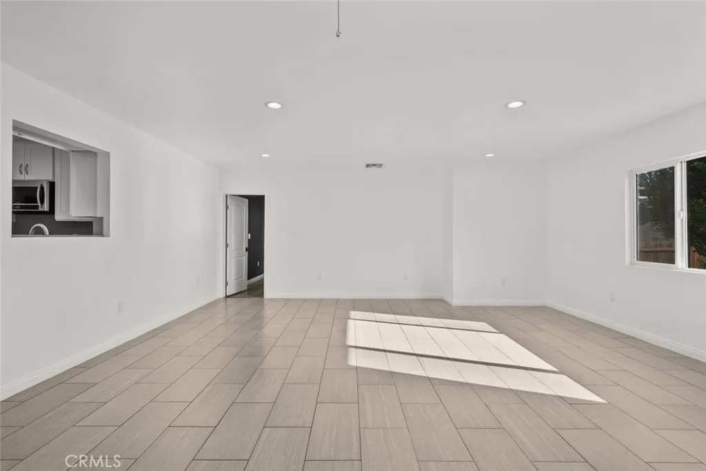 325 N Glenwood Place, Burbank, California 91506 home-pic-35