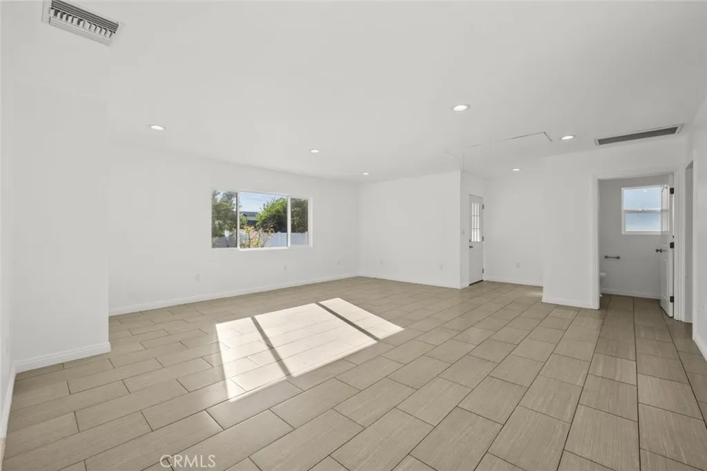 325 N Glenwood Place, Burbank, California 91506 home-pic-33