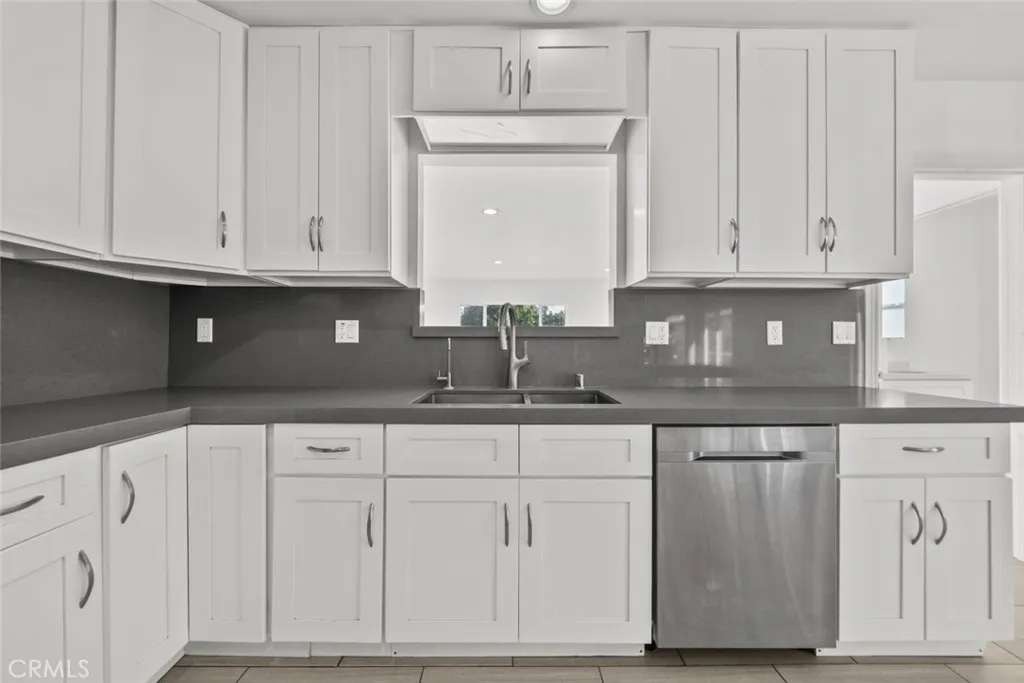 325 N Glenwood Place, Burbank, California 91506 home-pic-24