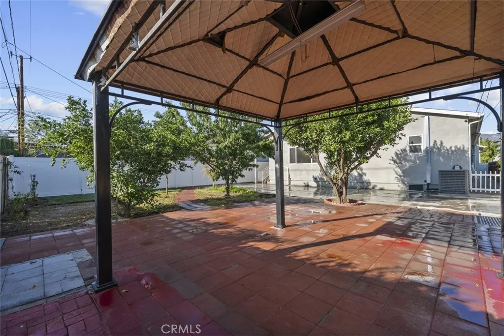 325 N Glenwood Place, Burbank, California 91506 home-pic-38