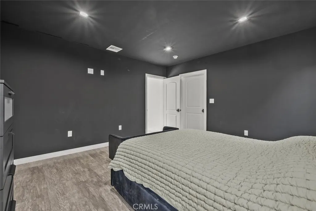 325 N Glenwood Place, Burbank, California 91506 home-pic-15