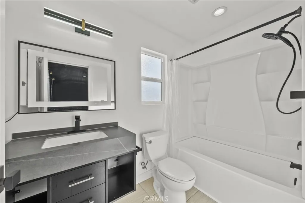 325 N Glenwood Place, Burbank, California 91506 home-pic-18