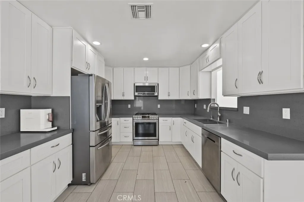 325 N Glenwood Place, Burbank, California 91506 home-pic-19