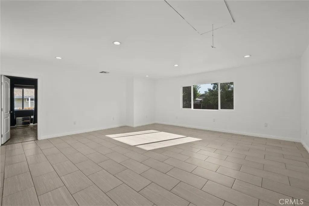 325 N Glenwood Place, Burbank, California 91506 home-pic-31