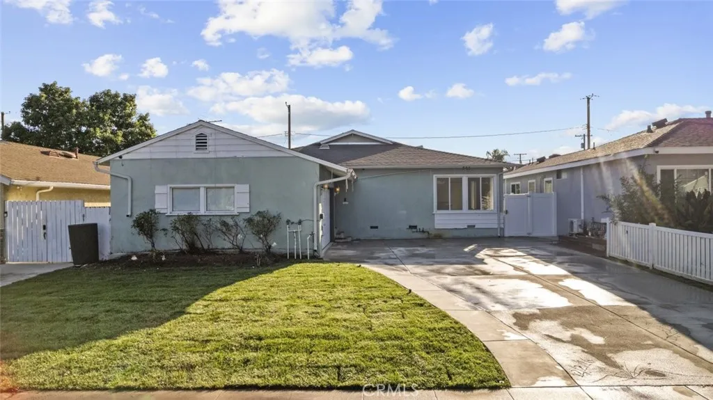 325 N Glenwood Place, Burbank, California 91506 home-pic-2