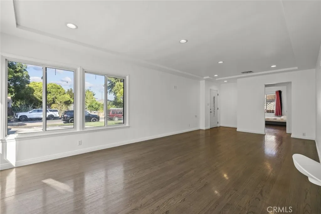 325 N Glenwood Place, Burbank, California 91506 home-pic-30