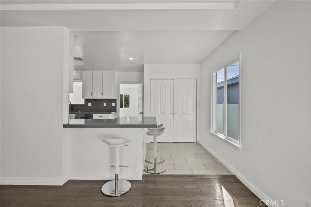 325 N Glenwood Place, Burbank, California 91506 home-pic-29