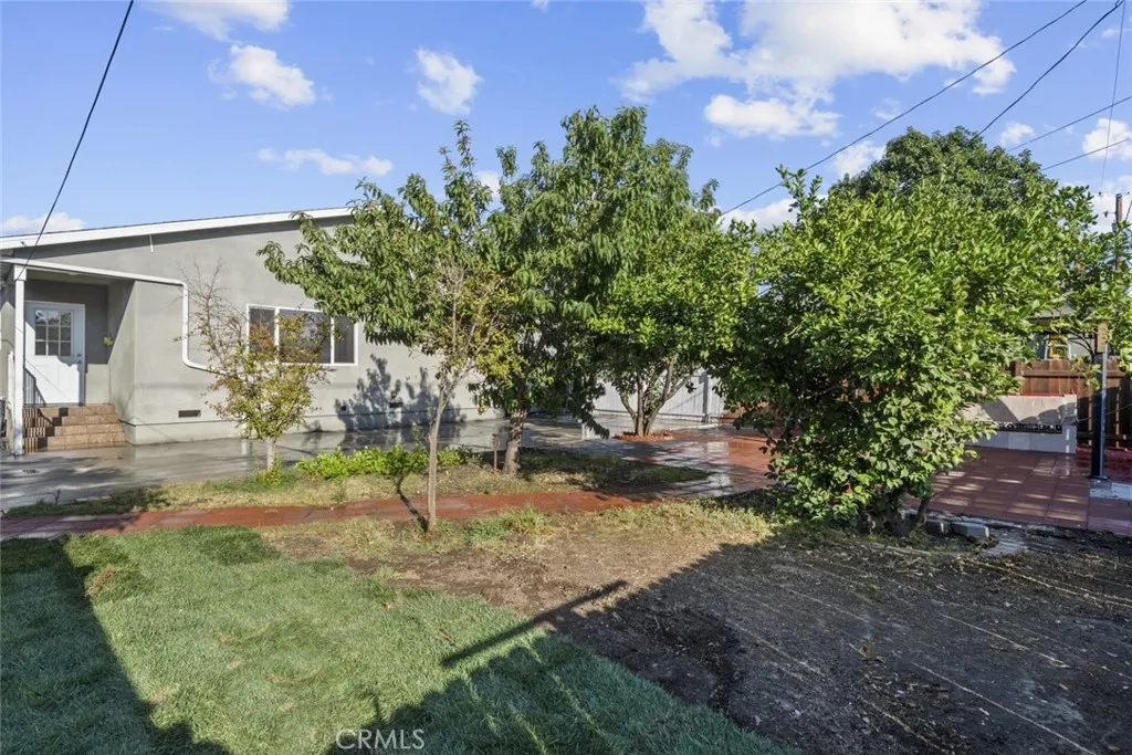 325 N Glenwood Place, Burbank, California 91506 home-pic-37