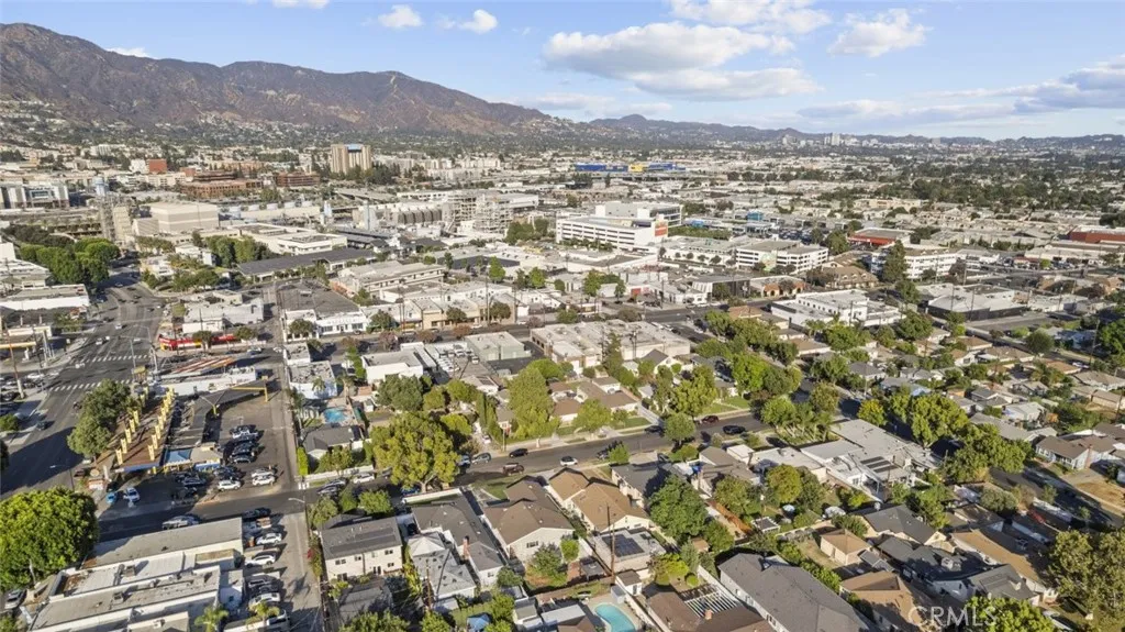 325 N Glenwood Place, Burbank, California 91506 home-pic-8