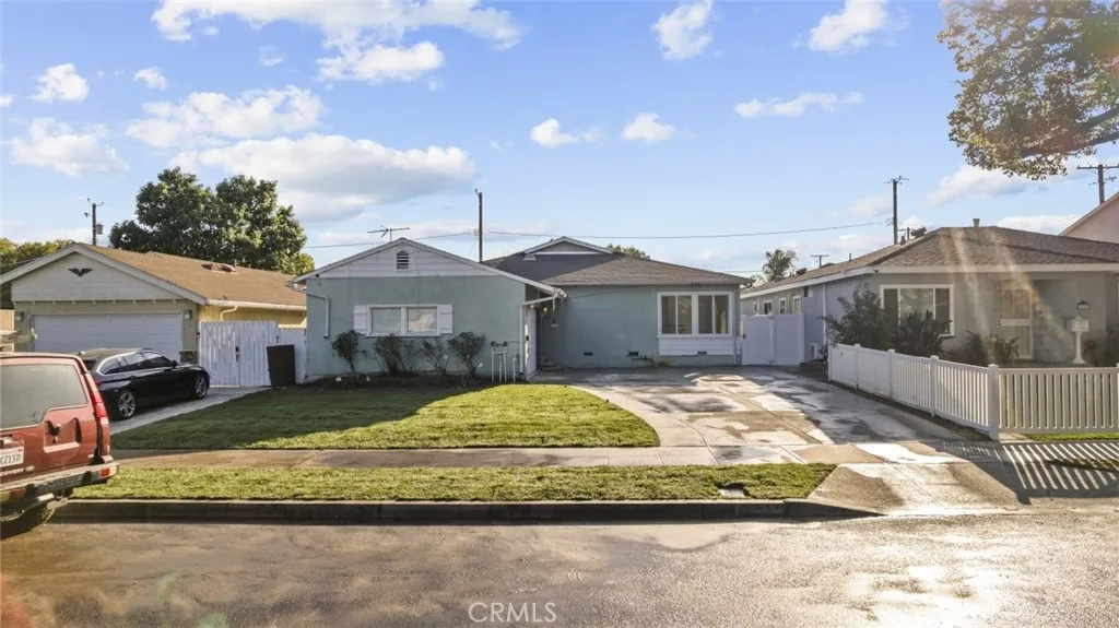 325 N Glenwood Place, Burbank, California 91506 home-pic-1