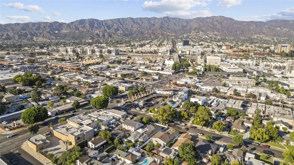 325 N Glenwood Place, Burbank, California 91506 home-pic-7