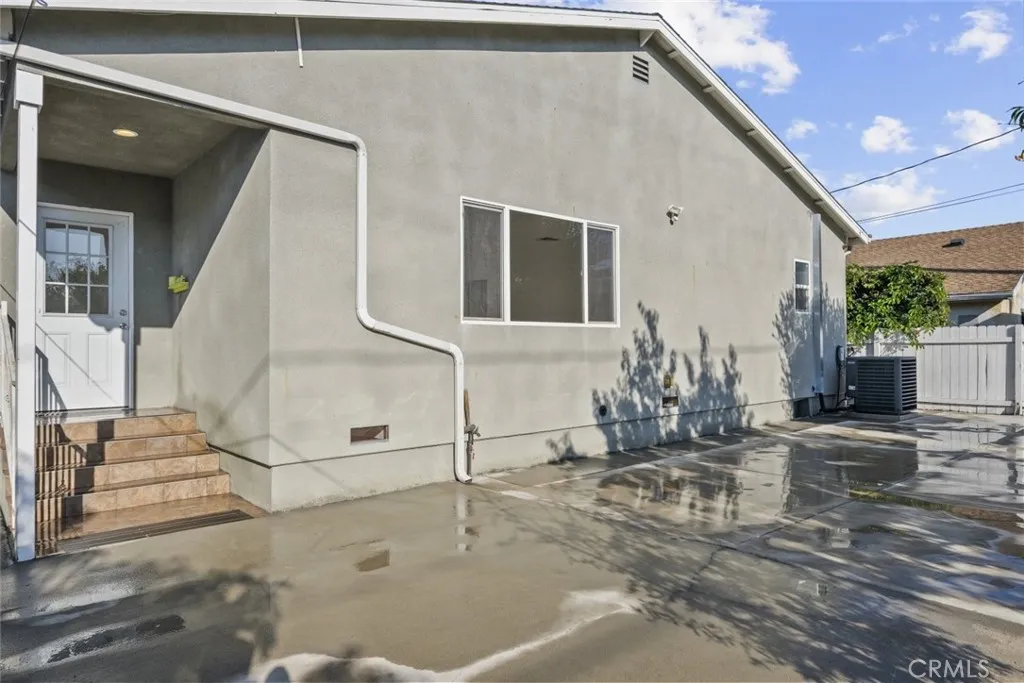 325 N Glenwood Place, Burbank, California 91506 home-pic-42