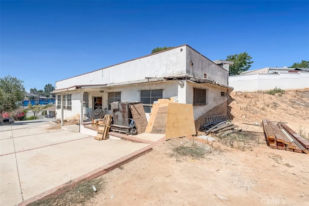 114 N Bonnie Beach Place, East Los Angeles, California 90063 home-pic-2