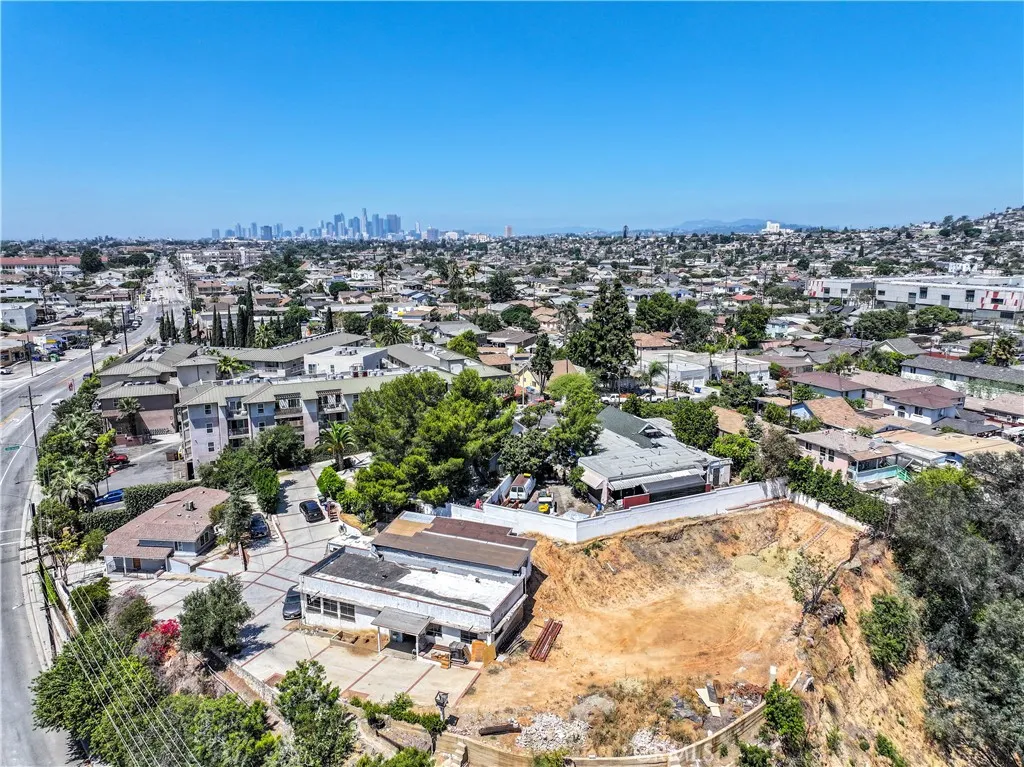 114 N Bonnie Beach Place, East Los Angeles, California 90063 home-pic-18