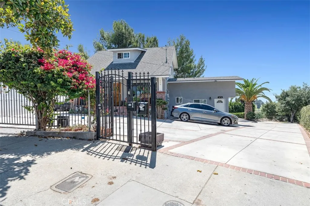 114 N Bonnie Beach Place, East Los Angeles, California 90063 home-pic-17